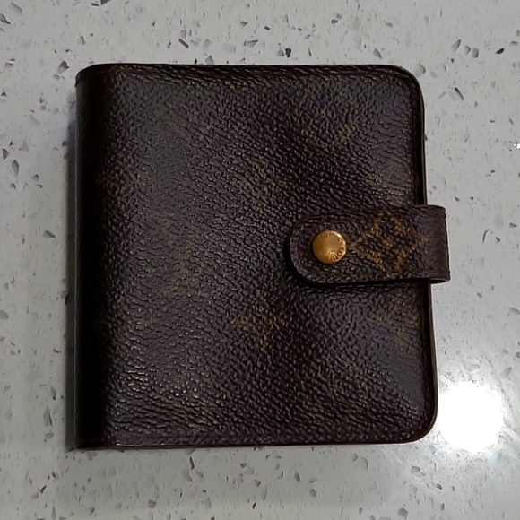 Authentic Louis Vuitton vintage compact wallet - Picture 1 of 12